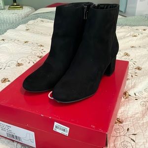 Womens’ Suedette Heels